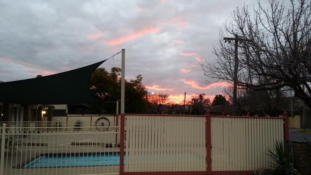 Shepparton Motor Inn Tudor House Motel Zewnętrze zdjęcie
