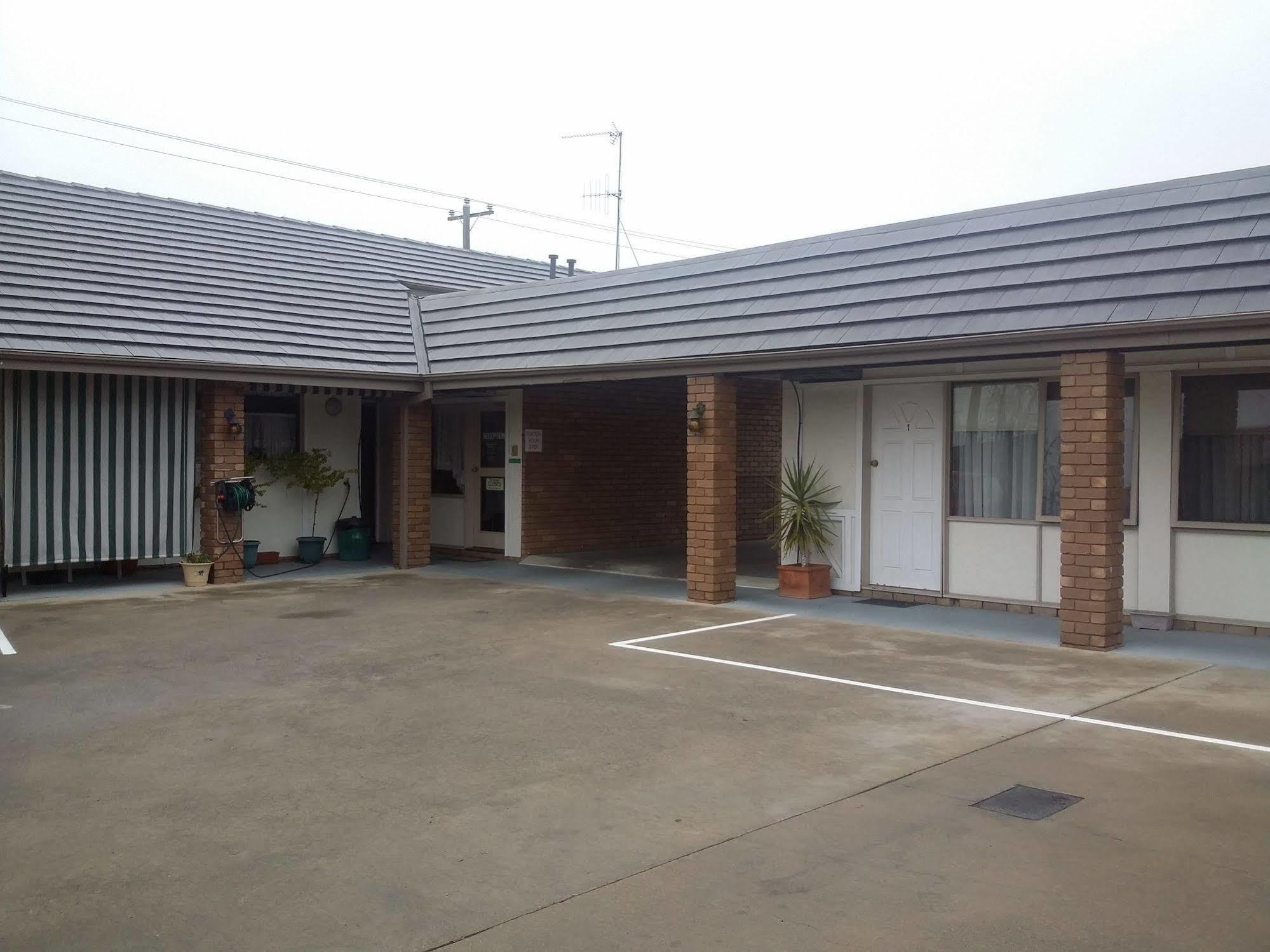 Shepparton Motor Inn Tudor House Motel Zewnętrze zdjęcie